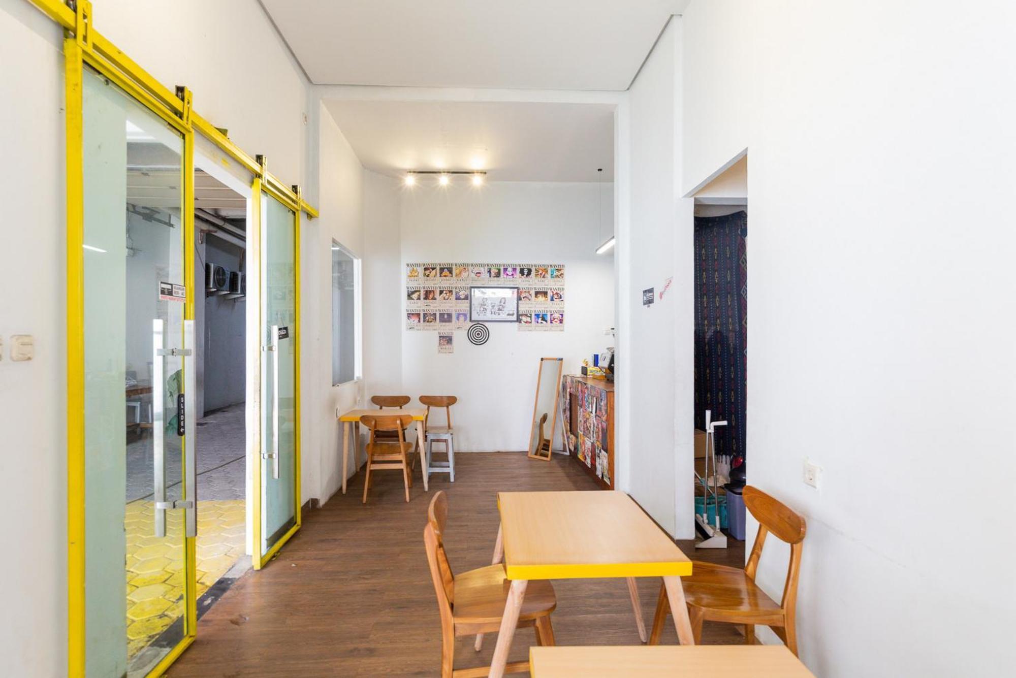 Reddoorz Plus Syariah Near Mall Pondok Indah Jakarta Exterior photo