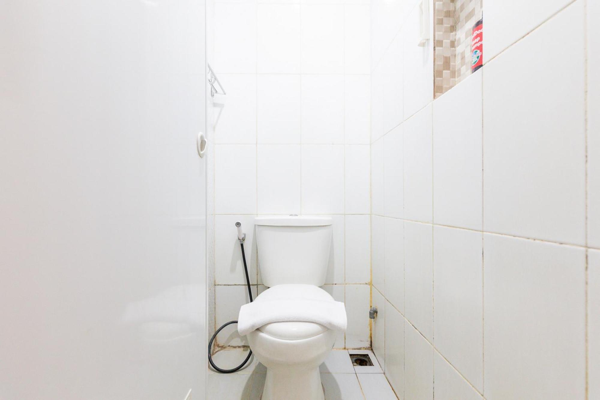 Reddoorz Plus Syariah Near Mall Pondok Indah Jakarta Exterior photo
